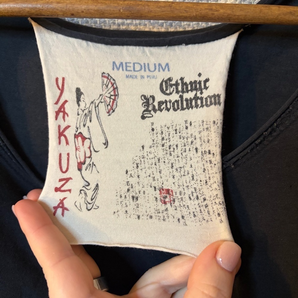 Ethnic Revolution Top Medium - Picture 3 of 3
